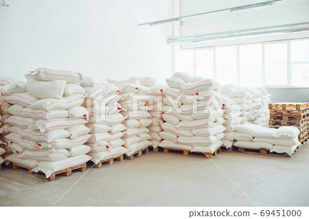 Storage with bags of flour. 69451000