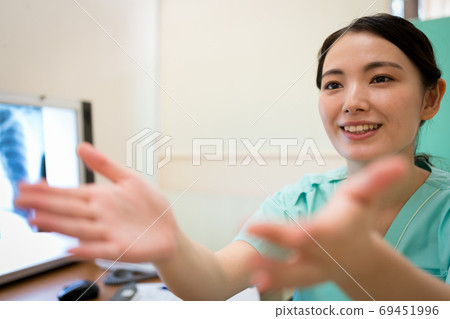 female doctor, woman doctor, female 69451996