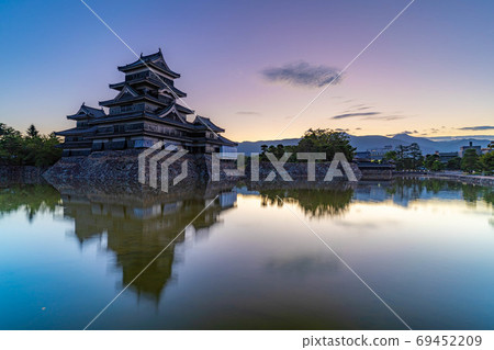 Shooting the sunrise at Matsumoto Castle with a slow shutter [Nagano Prefecture] 69452209