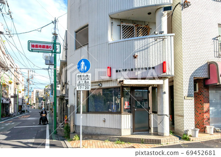 Oil level Jizo street and Metropolitan Police Department Meguro police station oil level police Oil level Jizo street and Metropolitan Police Department Meguro police station oil level police 69452681