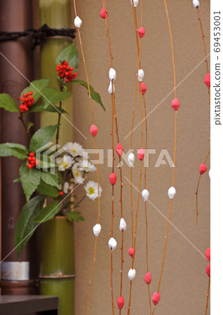 Mochihana to pray for a good harvest and decorate the New Year 69453001