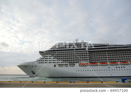 MSC Splendida calling at Sakata Port 69457100