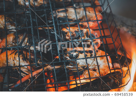 Grilled shrimp (Giant freshwater prawn) at market 69458539
