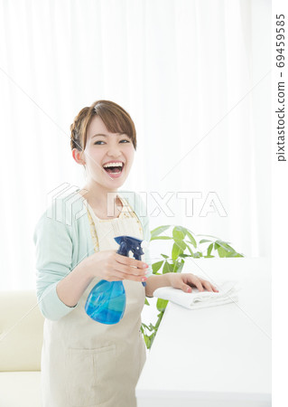 Woman wiping the shelves Woman wiping the shelves 69459585