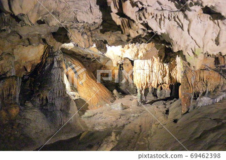 limestone cave limestone cave 69462398