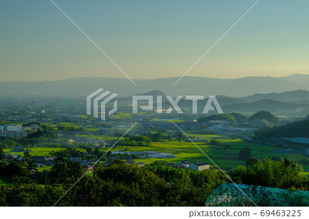 Dawn in the Nara Basin (Gose City, Nara Prefecture) 69463225