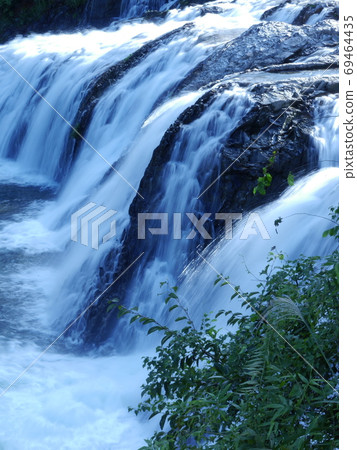 強大的瀑布_向上 強大的瀑布_向上 69464435