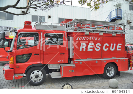 [Kanagawa Prefecture] Yokosuka City Fire engine released at the first firefighting ceremony 69464514