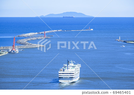 Car ferry heading to Sado Scenery of Okesa Maru and Niigata Port (Awashima offshore) Car ferry heading to Sado Scenery of Okesa Maru and Niigata Port (Awashima offshore) 69465401