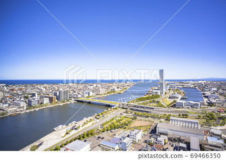 Niigata City Toki Messe and the surrounding cityscape (overhead view) Niigata City Toki Messe and the surrounding cityscape (overhead view) 69466350