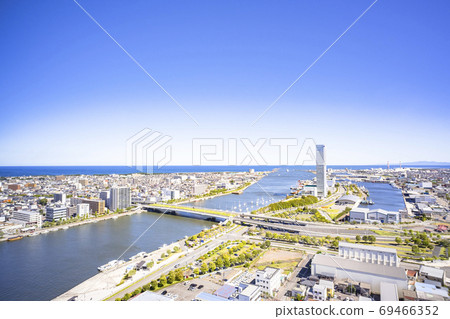 Niigata City Toki Messe and the surrounding cityscape (overhead view) 69466352
