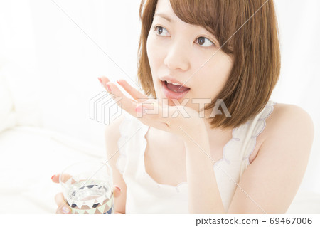 Women who drink supplements Women who drink supplements 69467006