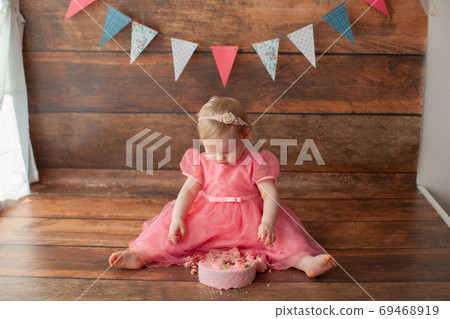 First baby birthday. Smash cake. First baby birthday. Smash cake. 69468919