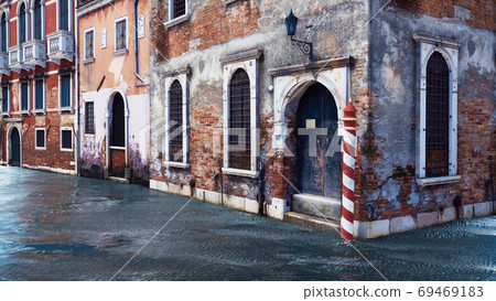 Ancient venetian buildings along the water canal 69469183