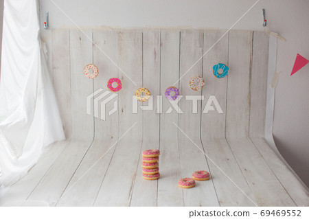 One year old baby girl celebrates her birthday. One year old baby girl celebrates her birthday. 69469552