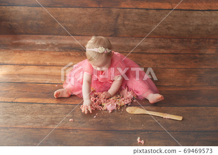 First baby birthday. Smash cake.  69469573