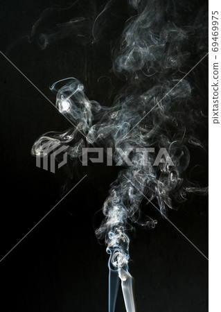 smoke cloud with black background. fog texture 69469975