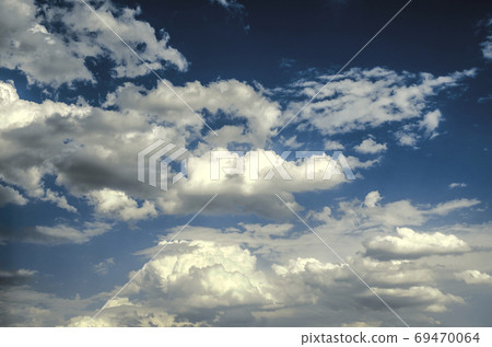 A huge rain  clouds  bearing a strong air flow A huge rain  clouds  bearing a strong air flow 69470064