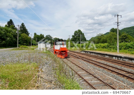 Snow removal motor car detained at Kanayama Station Snow removal motor car detained at Kanayama Station 69470667