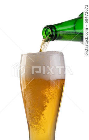 pouring beer pouring beer 69472672