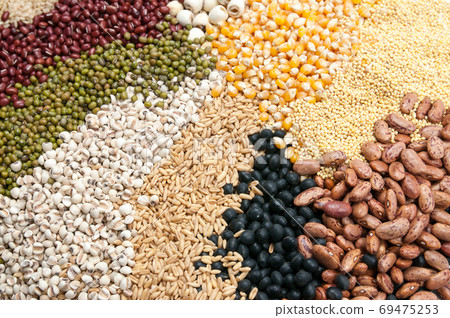 Big collection of whole grains 69475253