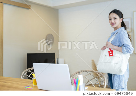 Young woman (telework) casual office with a help mark on her bag 69475849