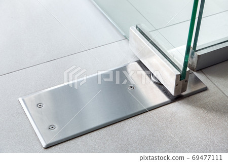 Glass door fittings, swivel mechanism holding the door and allowing the door to turn close up. 69477111