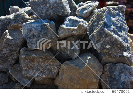 Large stones natural salt in the market 69478061