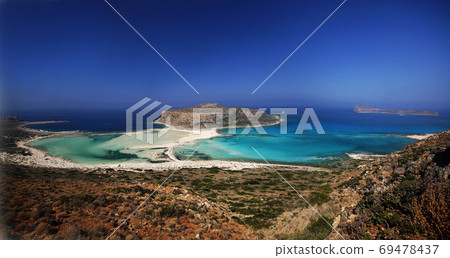 Amazing panoramic view of paradise Elafonisi beach. Turquoise water, white sand, bright blue sky. View from above 69478437