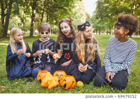 Kids Eating Candy on Halloween Kids Eating Candy on Halloween 69479152