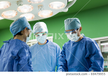 Medical staff performing surgery 69479955