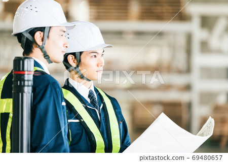 Worker male 69480657