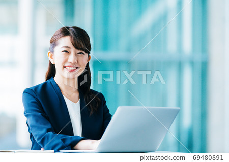 Business female desk work 69480891