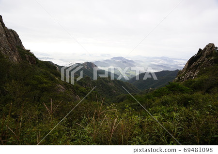 韓國全羅南道靈巖郡靈巖邑天皇城路Wolchulsan Dogapsa寺 韓國全羅南道靈巖郡靈巖邑天皇城路Wolchulsan Dogapsa寺 69481098