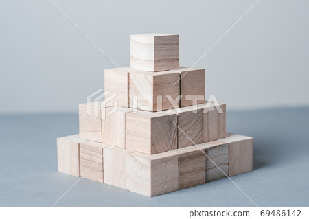 Building block pyramid 69486142