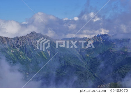 從Yashitake和Mt. Yashitake的水晶山 從Yashitake和Mt. Yashitake的水晶山 69488070