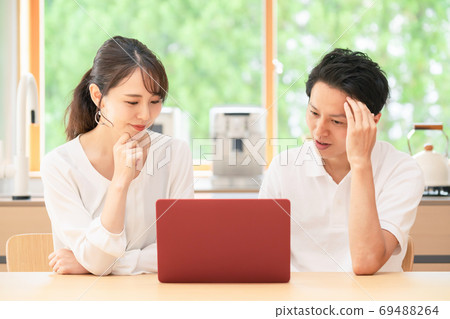 Annoyed couple Annoyed couple 69488264