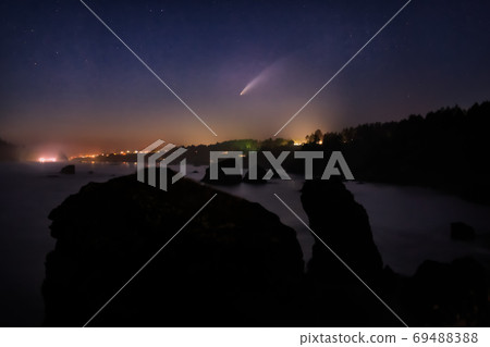 Comet Neowise Over Northern California, USA 69488388