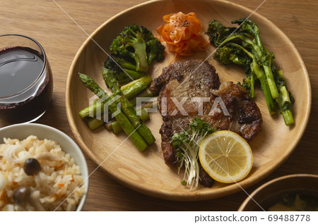 Pork saute & 4 kinds of vegetables Aya plate and a table of rice cooked with mushrooms Pork saute & 4 kinds of vegetables Aya plate and a table of rice cooked with mushrooms 69488778
