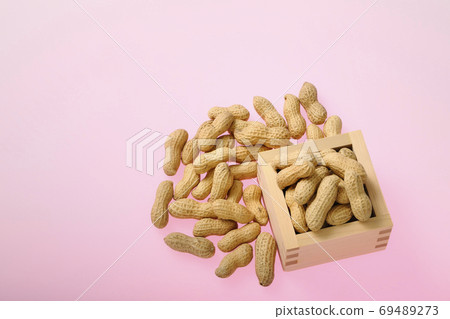 peanuts peanuts 69489273