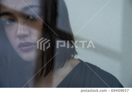 Women's portrait Women's portrait 69489657