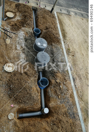 Septic tank drainage work 69490146