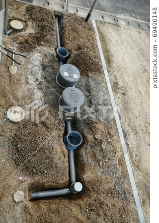 Septic tank drainage work 69490148