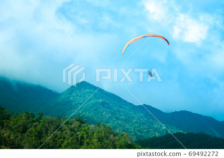天空翱翔-滑翔翼 天空翱翔-滑翔翼 69492272
