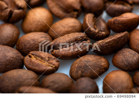 Coffee beans close-up background. Fresh roasted 69498094
