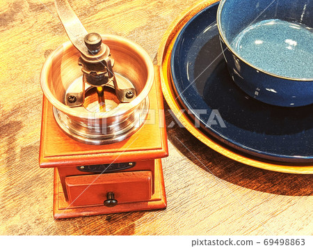 Coffee mill and coffee cup 69498863