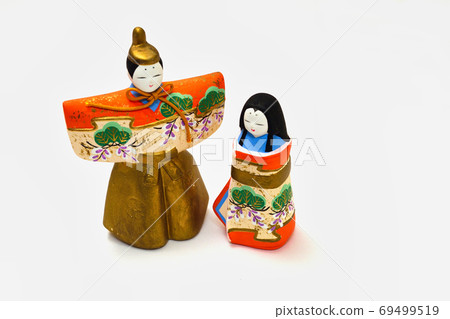 在白色背景上的Hina娃娃 69499519