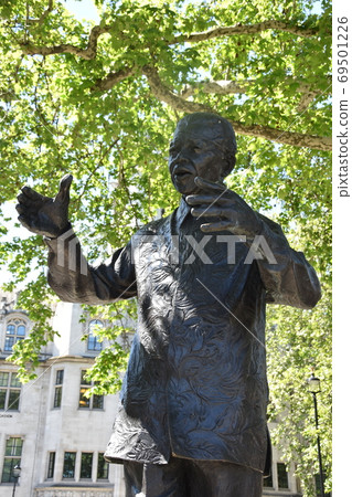 Statue of Nelson Mandela, Parliament Square Statue of Nelson Mandela, Parliament Square 69501226