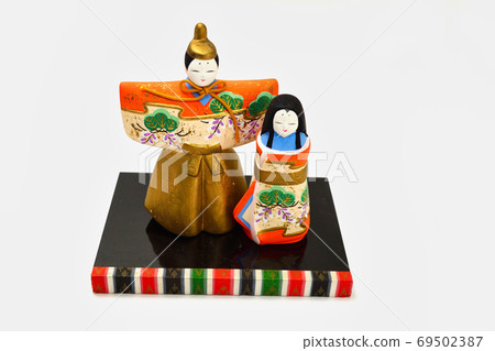 在白色背景上的Hina娃娃 69502387