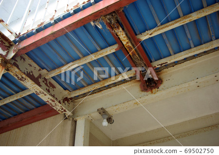 The back of a rusted steel balcony 69502750